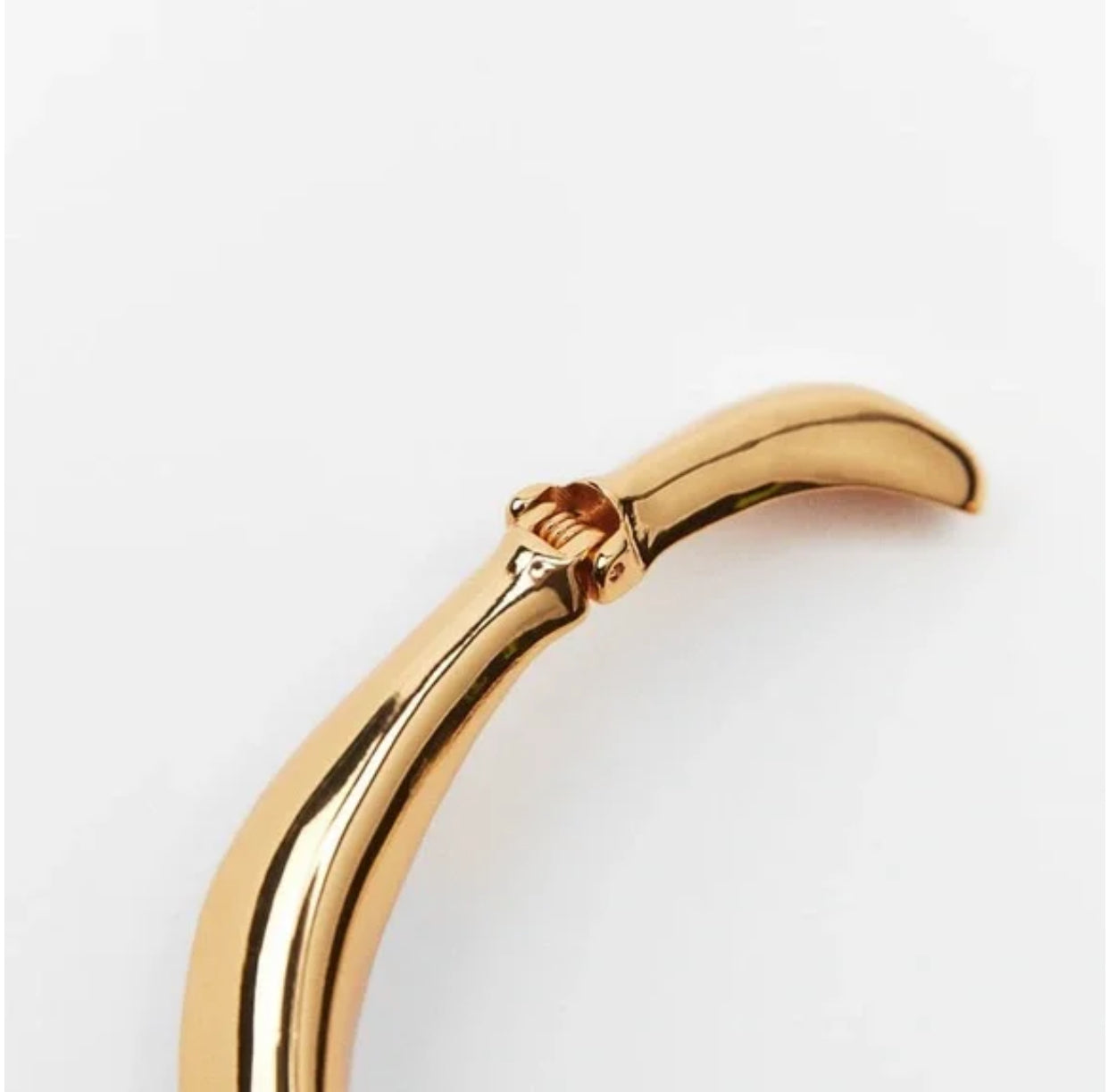 Loree  V-Shaped Choker